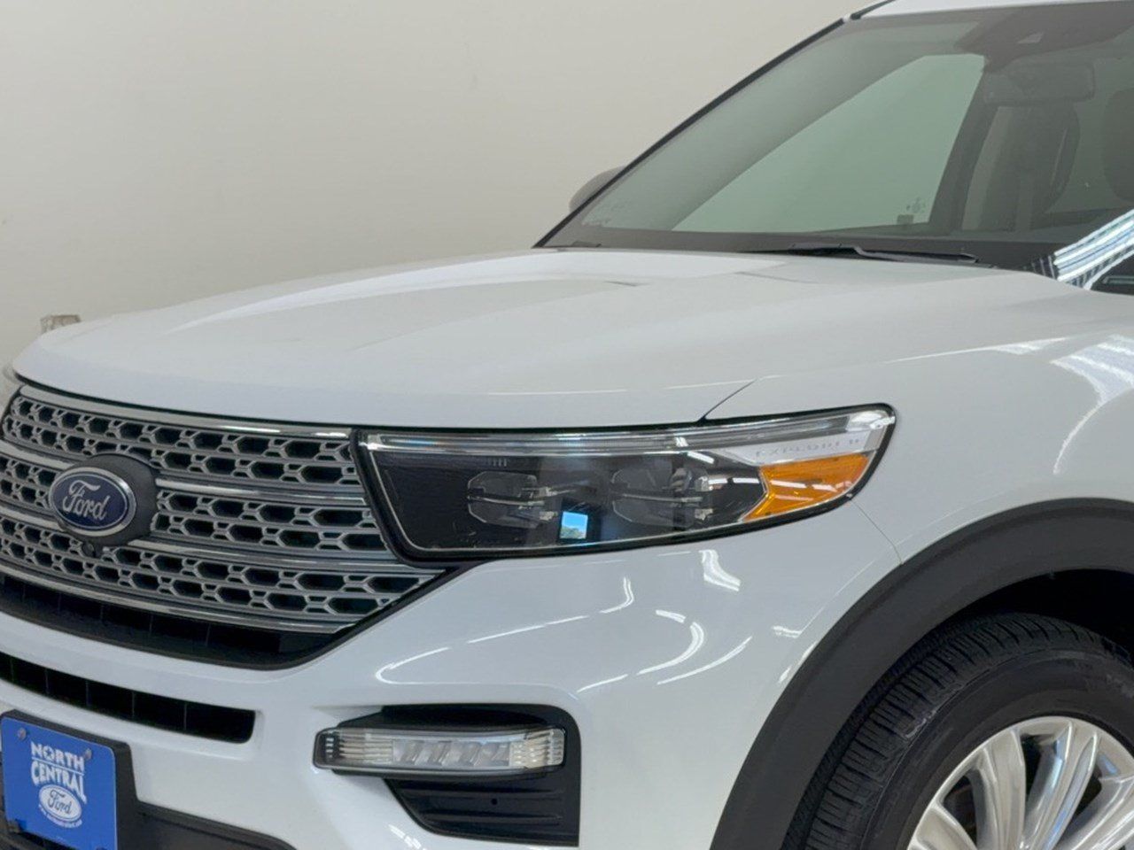 Used 2022 Ford Explorer Limited w/ Equipment Group 301A RWD image 12