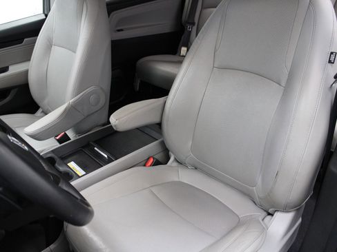 Used 2018 Honda Odyssey Elite image 12