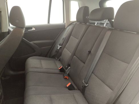 Used 2017 Volkswagen Tiguan Limited w/ Premium Package image 18