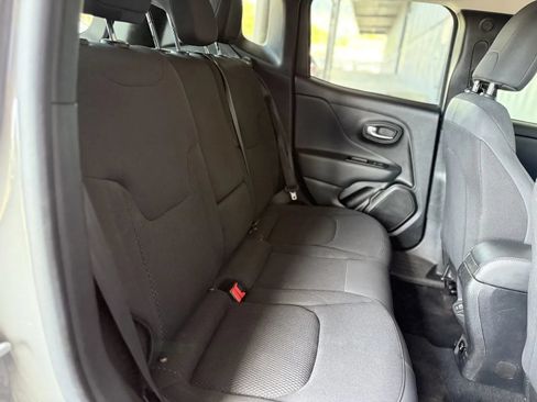 Used 2020 Jeep Renegade Altitude AWD/4WD image 17