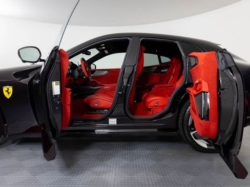 Certified 2025 Ferrari Purosangue image 42