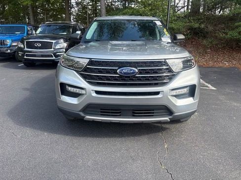 Used 2021 Ford Explorer XLT w/ Equipment Group 202A RWD image 9