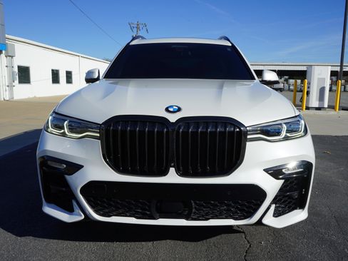 Used 2022 BMW X7 M50i image 8
