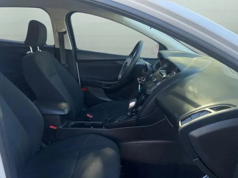 Used 2017 Ford Focus SE FWD image 22