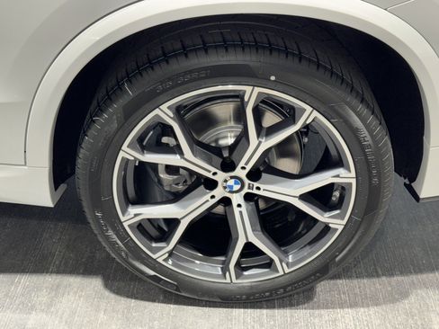 New 2026 BMW X5 xDrive40i w/ M Sport Package image 25