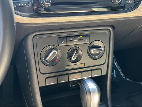 Used 2018 Volkswagen Beetle 2.0T Coast image 30