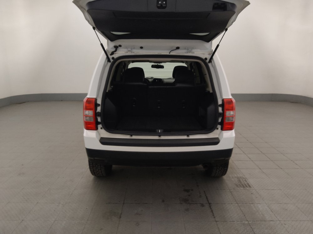 Used 2015 Jeep Patriot High Altitude AWD/4WD image 29