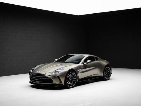 Used 2025 Aston Martin V8 Vantage Coupe RWD image 4