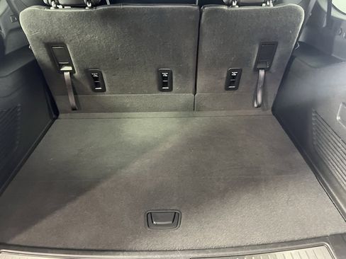 Used 2025 Chevrolet Suburban RST image 31