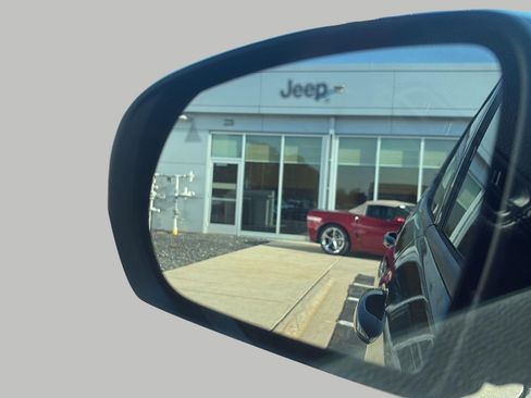 Used 2023 Jeep Compass Latitude AWD/4WD image 18