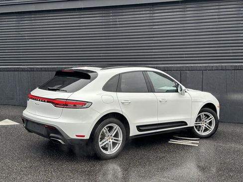 Certified 2025 Porsche Macan image 10