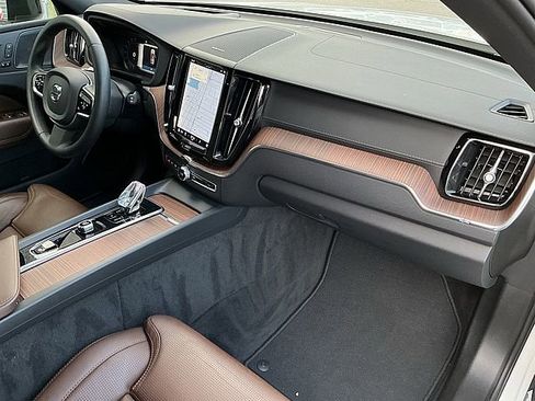 Certified 2023 Volvo XC60 B5 Ultimate w/ Climate Package image 20