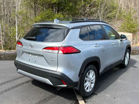 Used 2023 Toyota Corolla Cross LE w/ Moonroof Package image 5