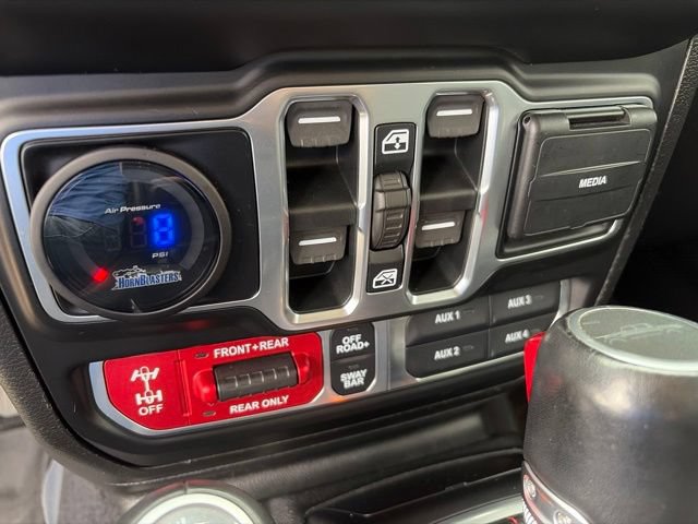 Used 2020 Jeep Gladiator Rubicon w/ Dual Top Group AWD/4WD image 27