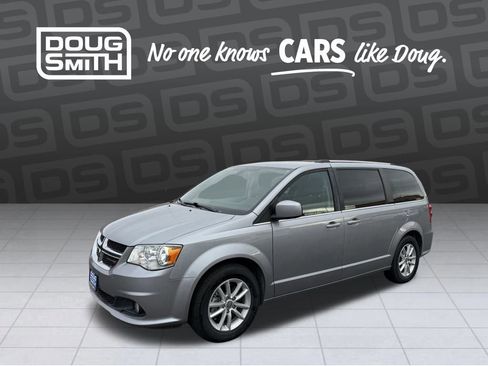Used 2019 Dodge Grand Caravan SXT image 1
