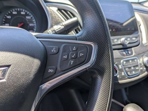 Used 2022 Chevrolet Malibu LT FWD image 19