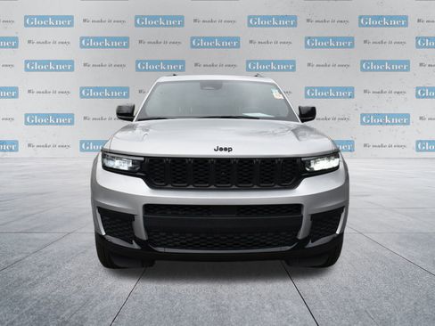 Used 2024 Jeep Grand Cherokee L Laredo image 2