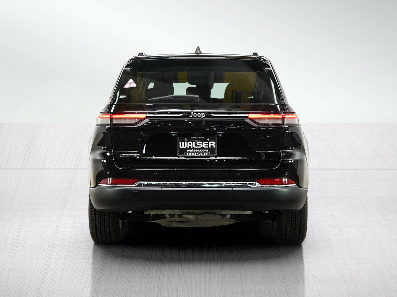 Used 2023 Jeep Grand Cherokee Limited AWD/4WD image 6