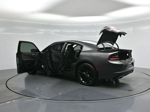 Used 2017 Dodge Charger SE w/ Blacktop Package RWD image 33