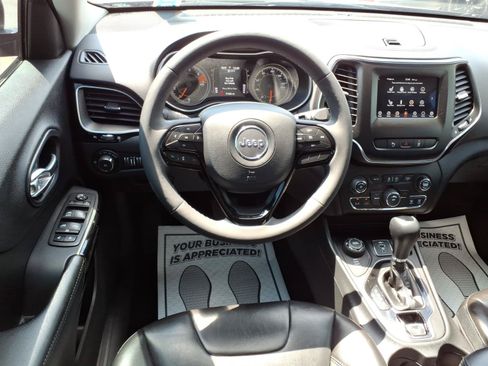 Used 2021 Jeep Cherokee Latitude Plus AWD/4WD image 11