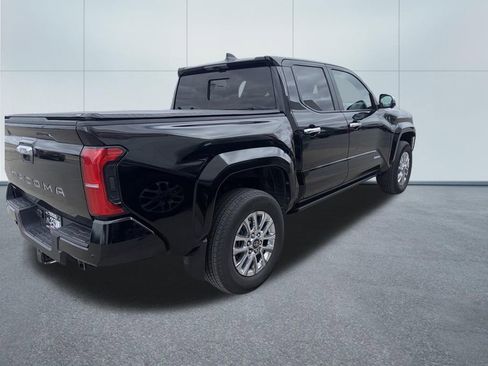 Used 2024 Toyota Tacoma Limited w/ Limited Package (LT) image 5