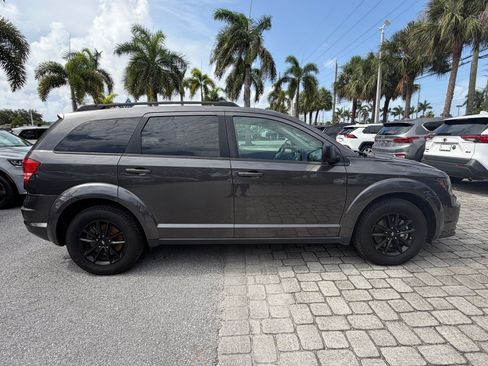 Used 2020 Dodge Journey SE w/ SE Popular Equipment Group FWD image 8