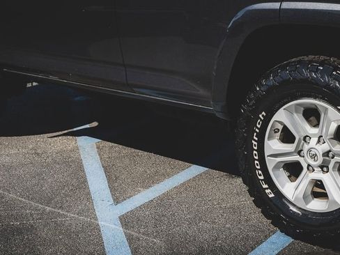 Used 2019 Toyota 4Runner SR5 AWD/4WD image 21