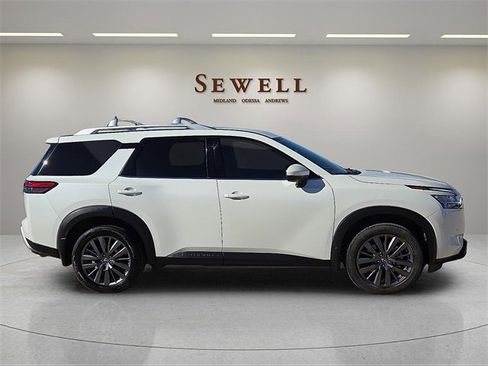 Used 2022 Nissan Pathfinder SL w/ SL Premium Package image 5