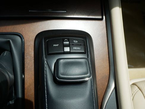 Used 2021 Lexus LX 570 4WD w/ Luxury Package image 23