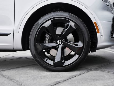 Used 2023 Bentley Bentayga Extended Wheelbase image 19