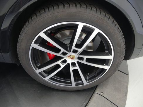 Certified 2024 Porsche Cayenne S AWD/4WD image 14