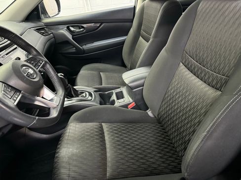 Used 2017 Nissan Rogue SV image 11