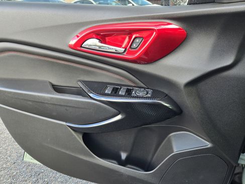 Used 2024 Chevrolet Trax RS w/ Sunroof Package image 26