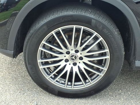 Used 2025 Mercedes-Benz GLC 300 4MATIC image 4