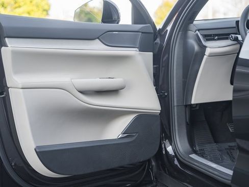 New 2025 Volvo EX90 Ultra w/ Protection Package Premier image 32