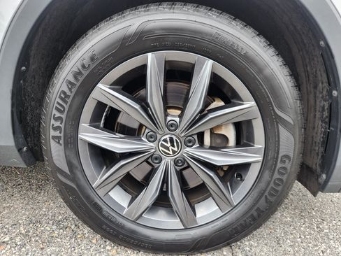 Certified 2024 Volkswagen Tiguan SE AWD/4WD image 20