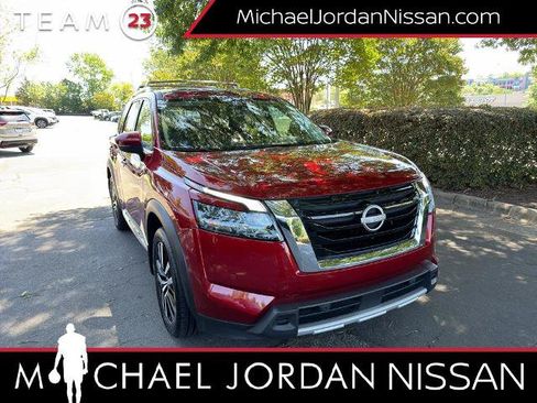 Certified 2025 Nissan Pathfinder Platinum AWD/4WD image 1