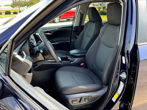 Used 2024 Toyota RAV4 XLE image 7