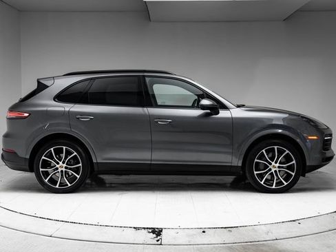 Certified 2021 Porsche Cayenne S AWD/4WD image 32