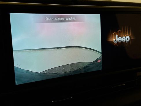 Used 2025 Jeep Wrangler Willys image 22