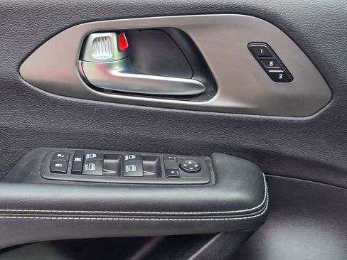 Used 2025 Chrysler Pacifica Select FWD image 9