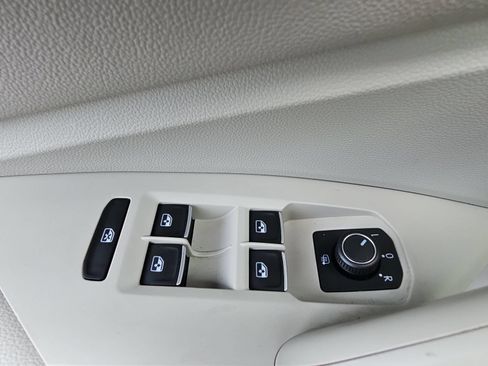 Used 2022 Volkswagen Jetta SE w/ Panoramic Sunroof Package FWD image 26