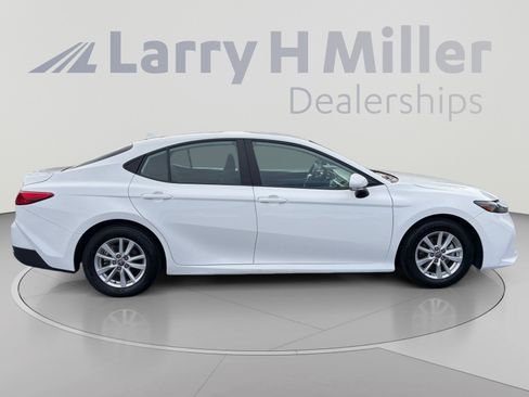 Used 2025 Toyota Camry LE FWD image 6