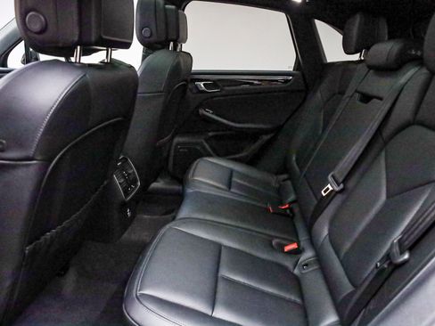 Certified 2025 Porsche Macan S image 28