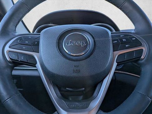 Used 2018 Jeep Grand Cherokee Limited image 14