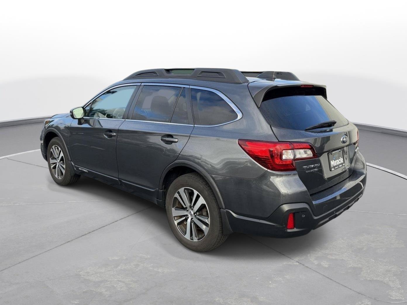 Used 2018 Subaru Outback 2.5i Limited AWD/4WD image 2