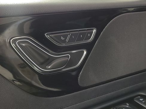 Certified 2025 Lincoln Aviator 2WD w/ Jet Appearance Package image 34