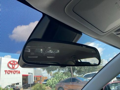 Used 2025 Toyota RAV4 XLE FWD image 28
