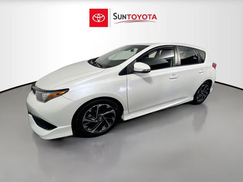Used 2018 Toyota Corolla iM image 9
