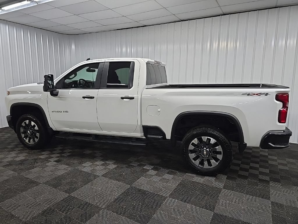 Used 2021 Chevrolet Silverado 2500 Custom w/ Custom Value Package AWD/4WD image 3